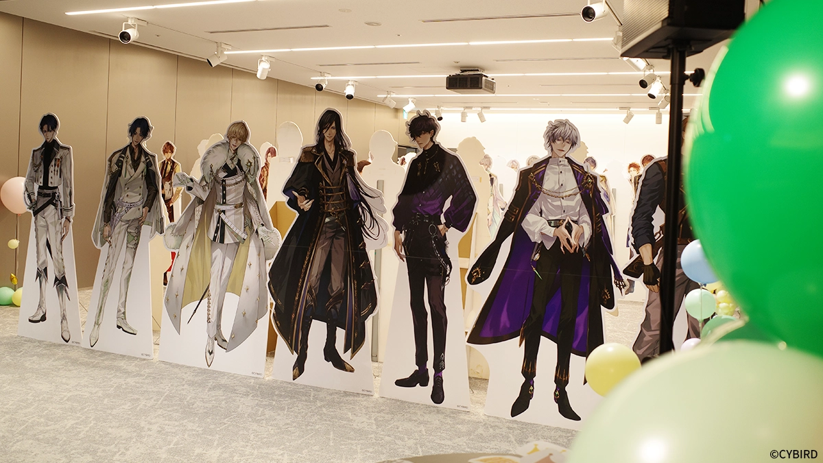 イケメンシリーズの等身大パネルが並ぶ様子